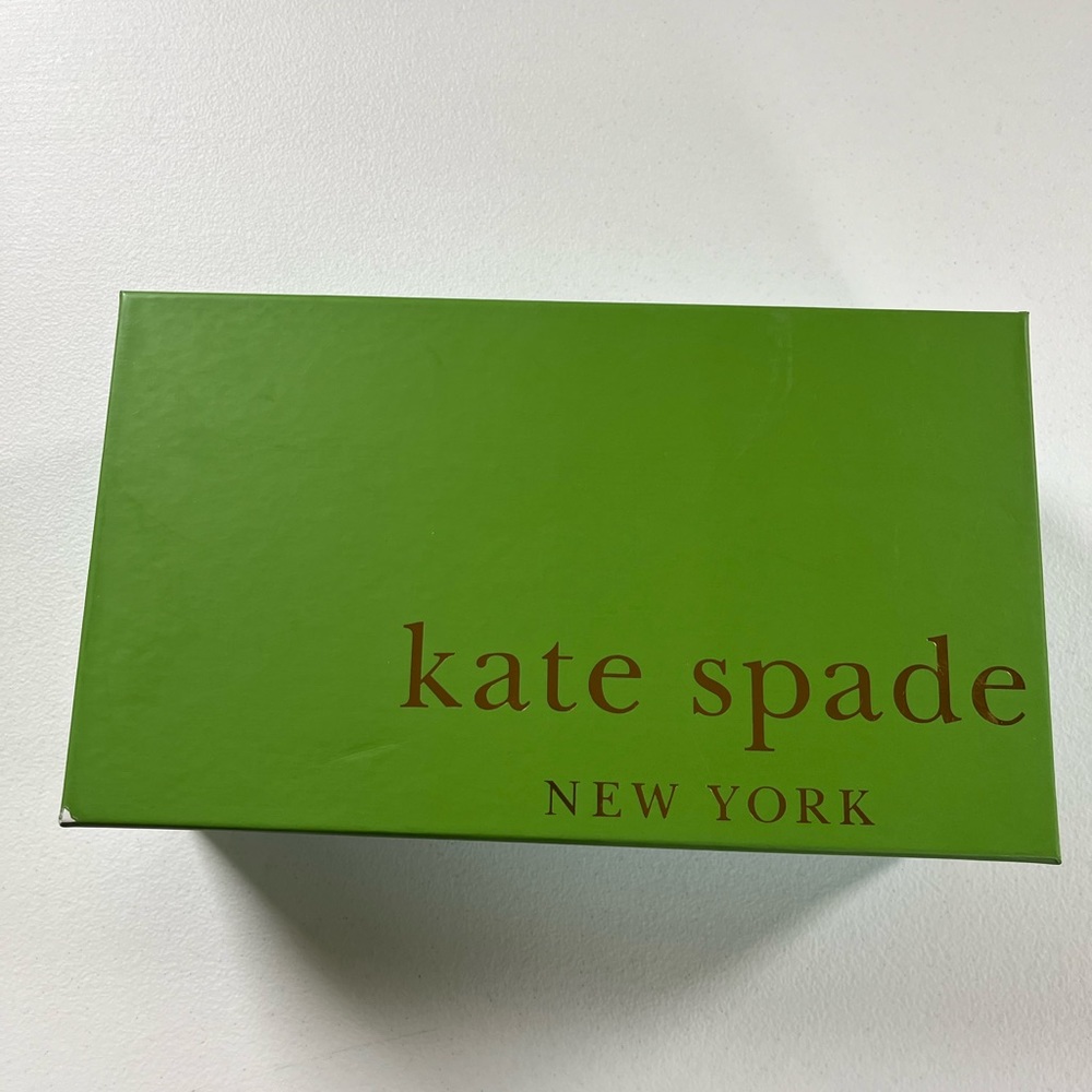 Kate Spade low heel pumps. Size 6.5 - Picture 8 of 10